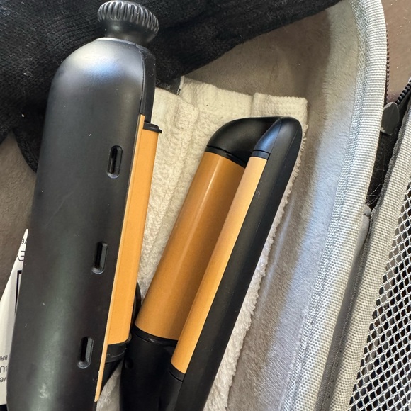 New CHI curl machine does not include the box only the curling iron - Picture 7 of 11